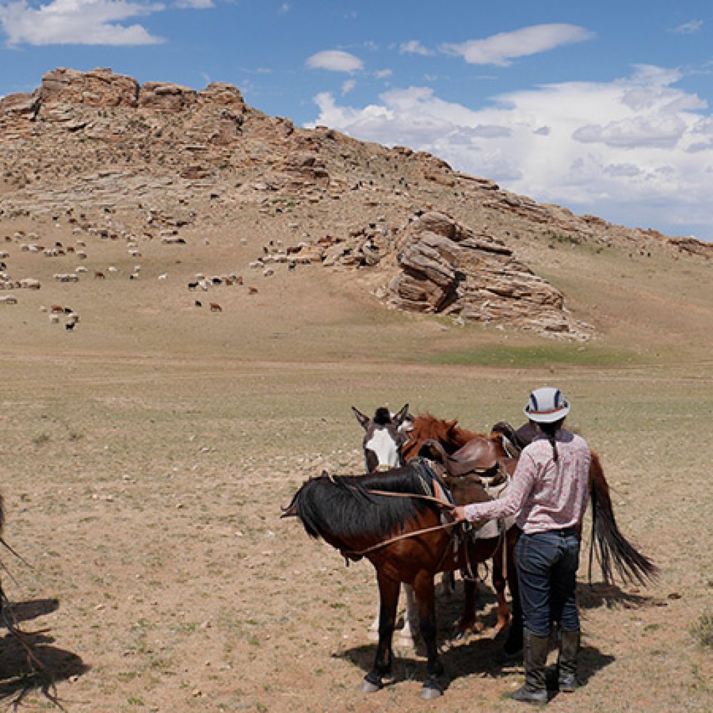 mongolia-horse-riding
