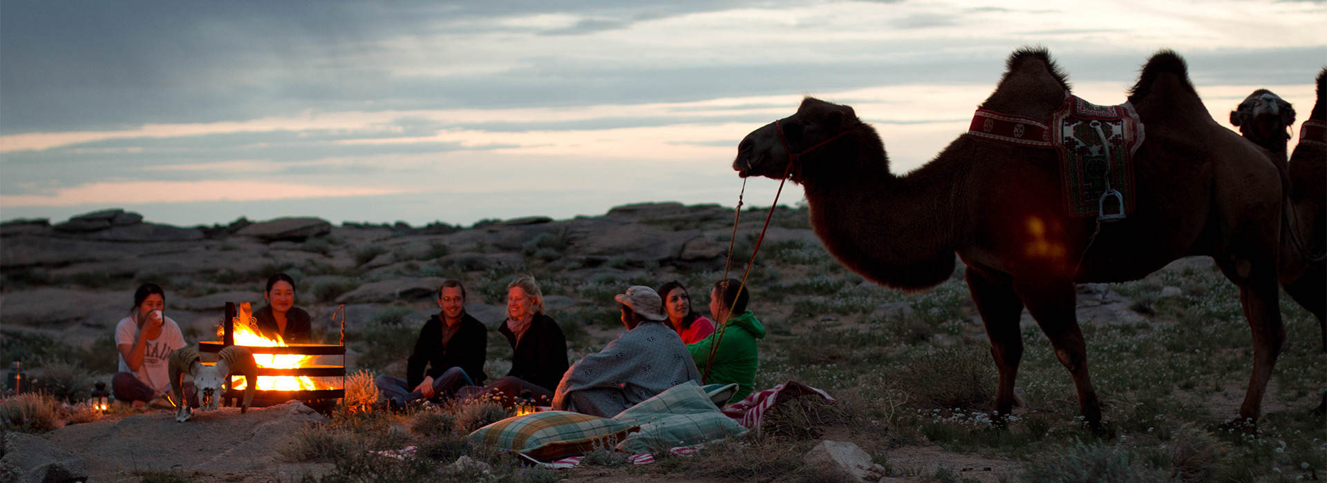 relax-time-in-ikhnart-rocks-wilderness-ger-camp